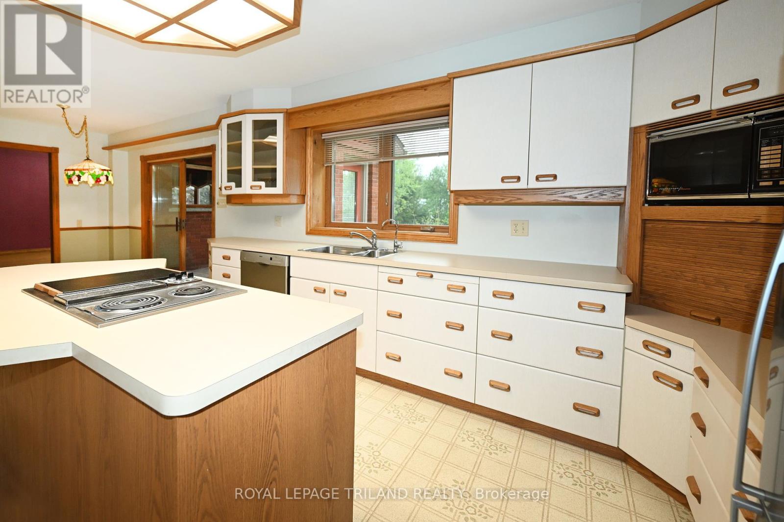 6 Sifton Street, Dutton/dunwich (Wallacetown), Ontario  N0L 2M0 - Photo 12 - X12174554