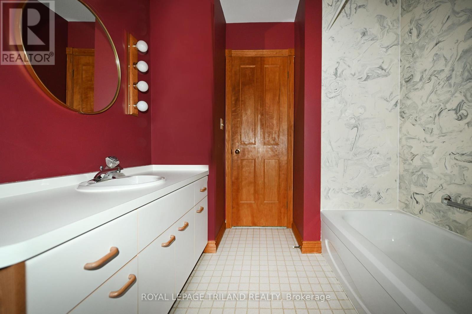 6 Sifton Street, Dutton/dunwich (Wallacetown), Ontario  N0L 2M0 - Photo 21 - X12174554