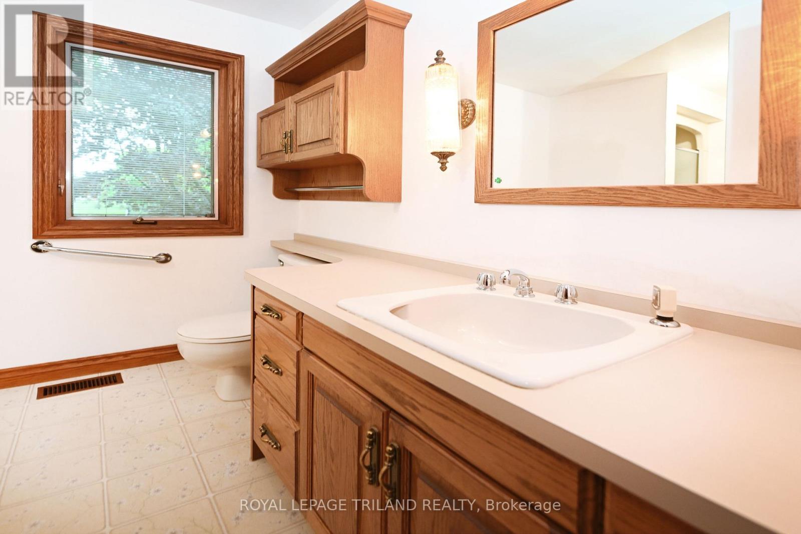 6 Sifton Street, Dutton/dunwich (Wallacetown), Ontario  N0L 2M0 - Photo 23 - X12174554