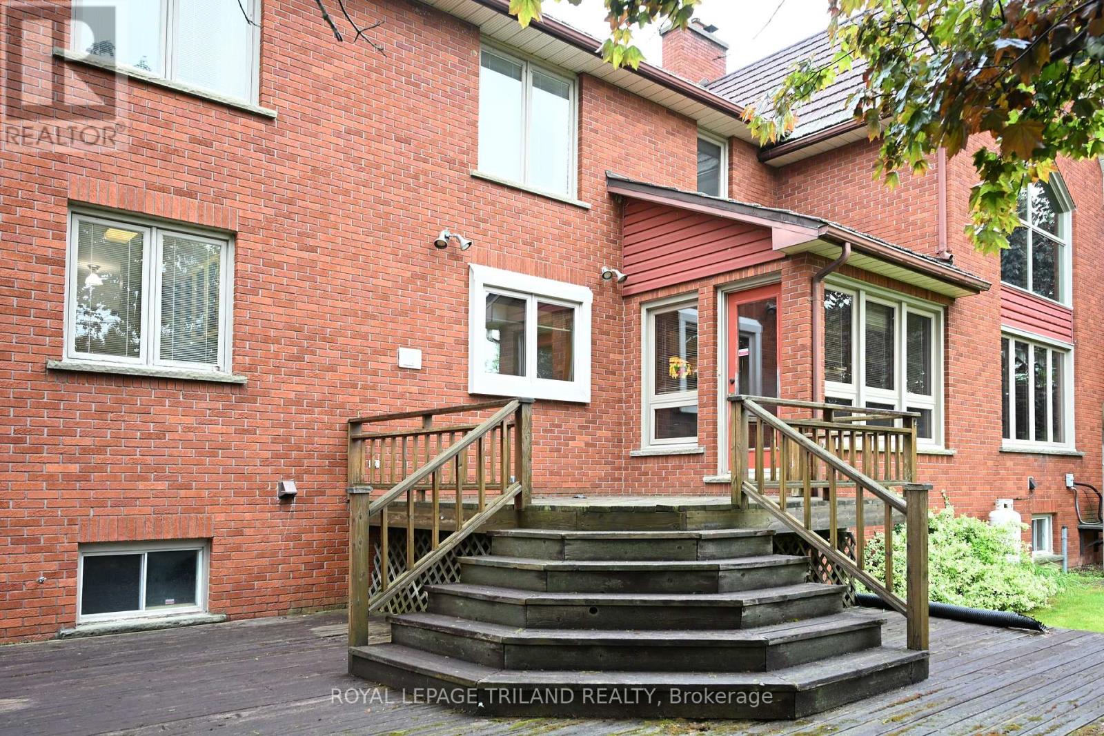 6 Sifton Street, Dutton/dunwich (Wallacetown), Ontario  N0L 2M0 - Photo 4 - X12174554