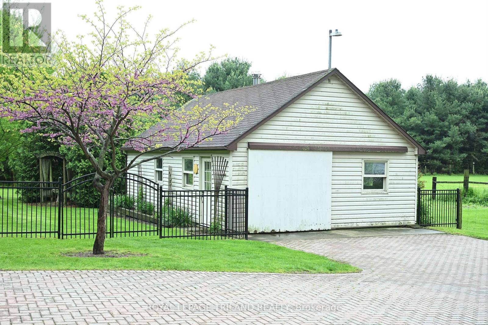 6 Sifton Street, Dutton/dunwich (Wallacetown), Ontario  N0L 2M0 - Photo 5 - X12174554