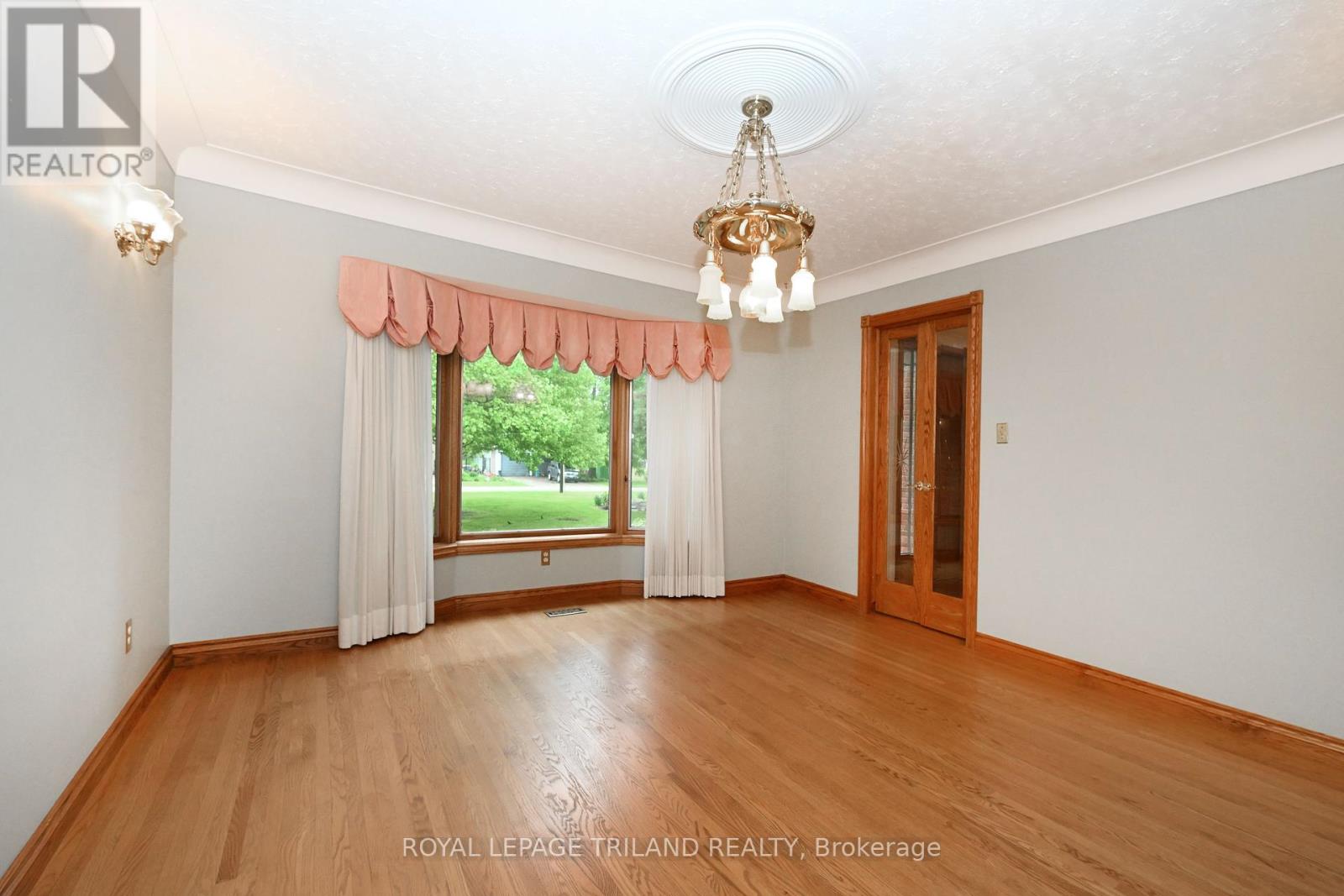 6 Sifton Street, Dutton/dunwich (Wallacetown), Ontario  N0L 2M0 - Photo 9 - X12174554