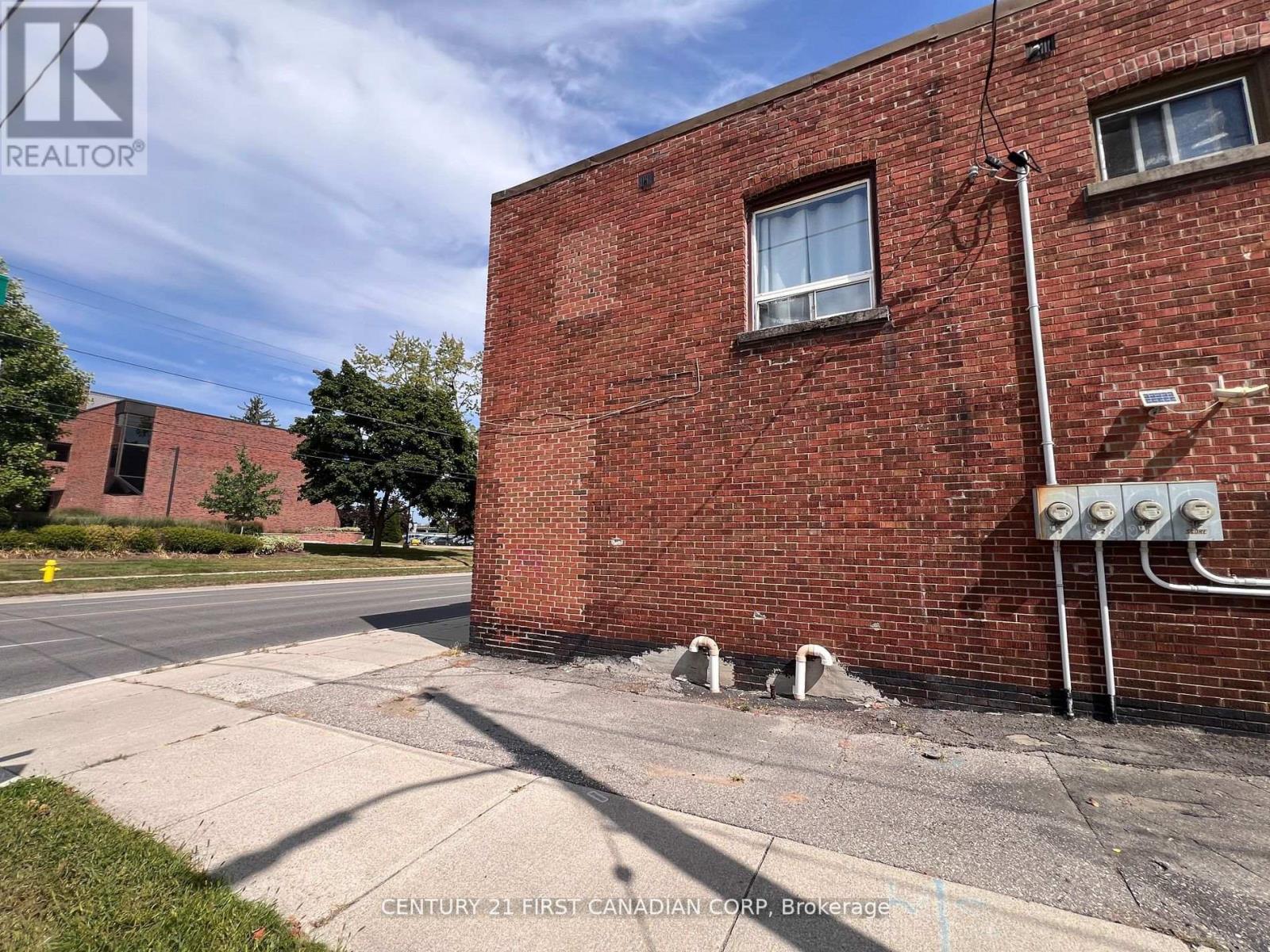 Photo 10 of 13 for 1267 Dundas Street