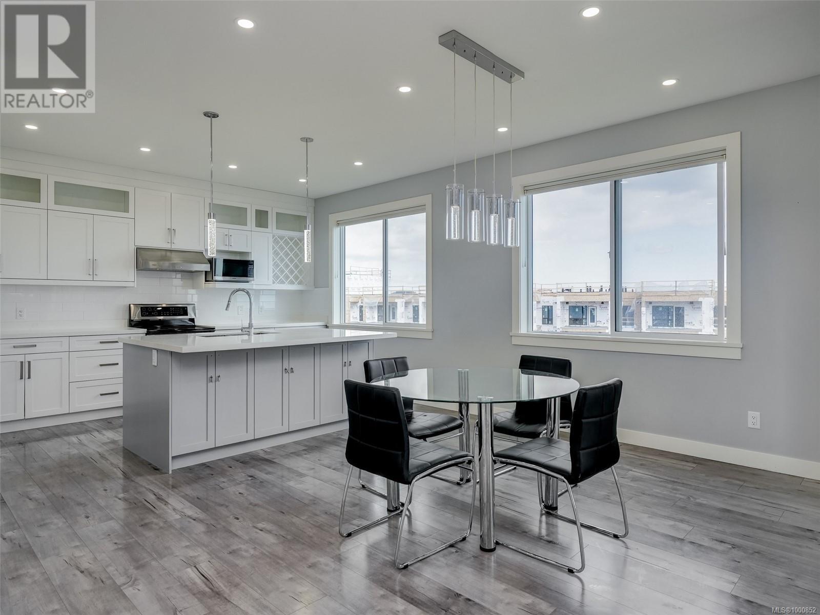 Property at 2362 Azurite Cres image 5