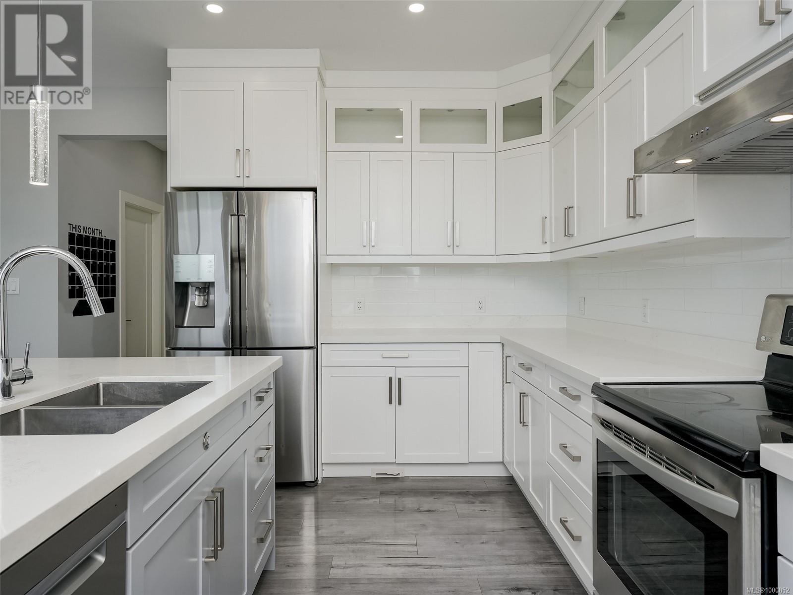 Property at 2362 Azurite Cres image 4