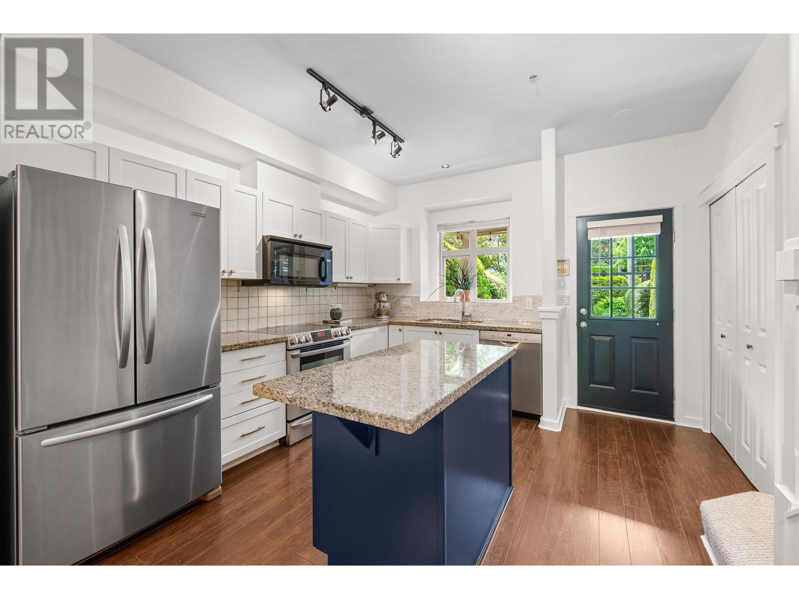 227 600 Park Crescent, New Westminster, British Columbia  V3L 5W1 - Photo 2 - R3006925
