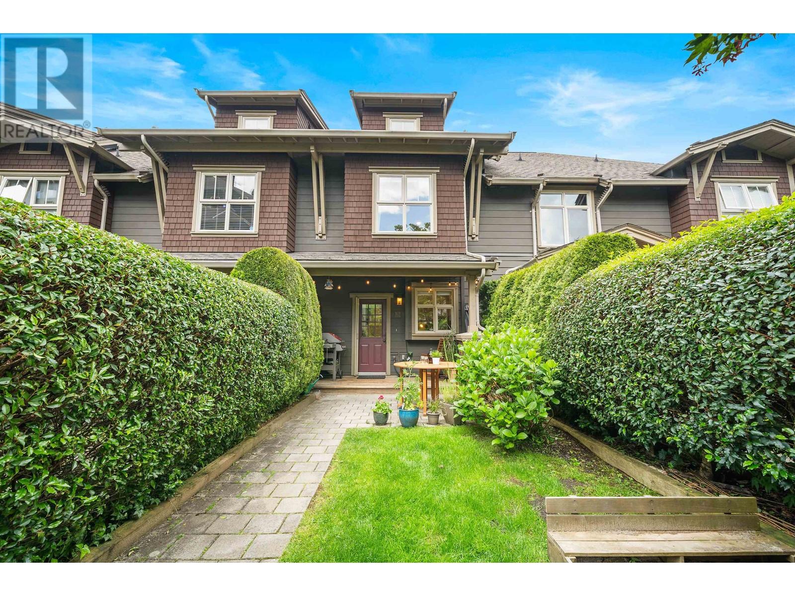 227 600 PARK CRESCENT, New Westminster, British Columbia
