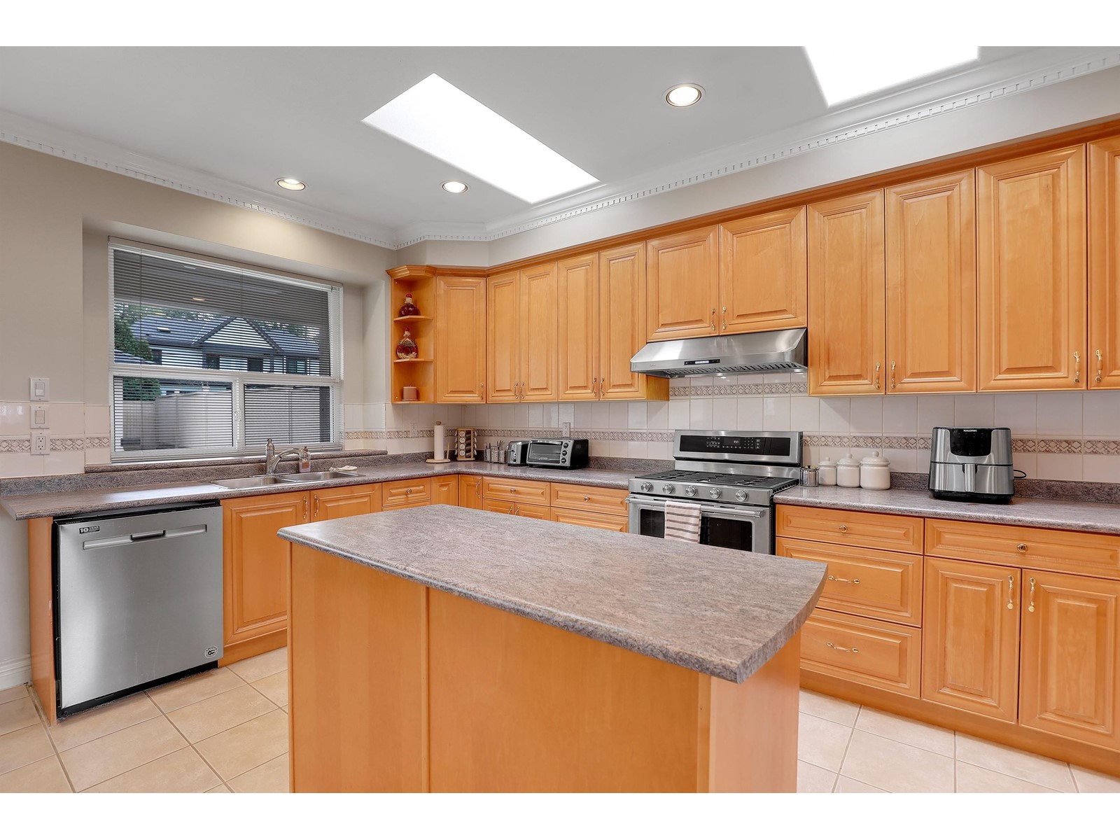 Property at 10831 144A STREET image 3
