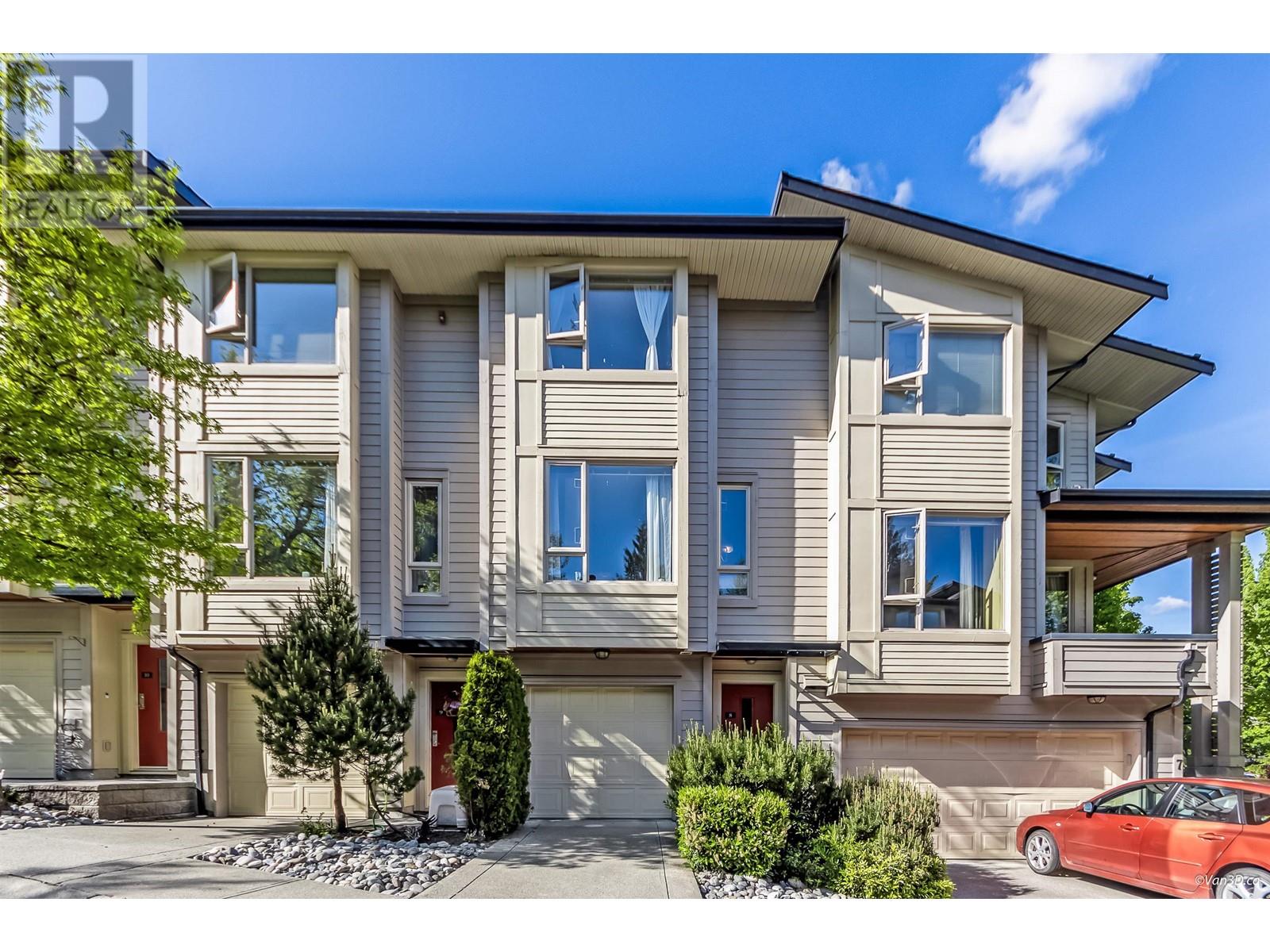 8 9229 UNIVERSITY CRESCENT, Burnaby, British Columbia