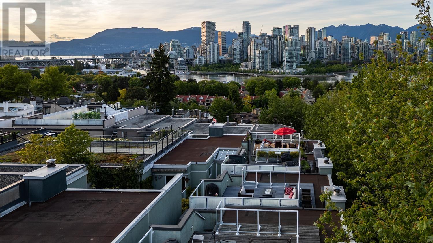 2391 OAK STREET, Vancouver, British Columbia