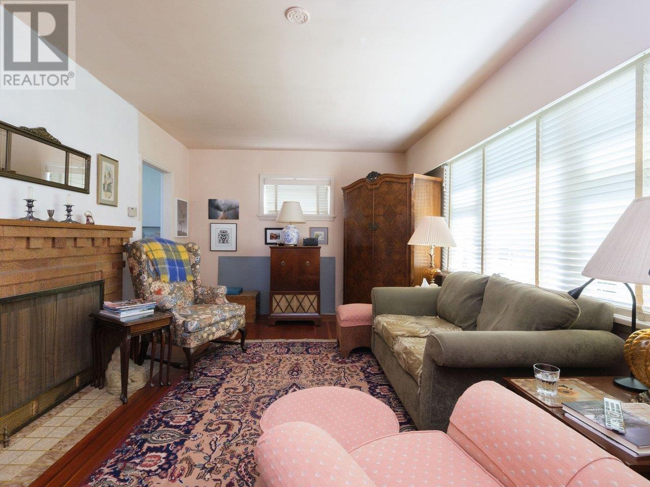 Property at 8510 MONTCALM STREET image 3