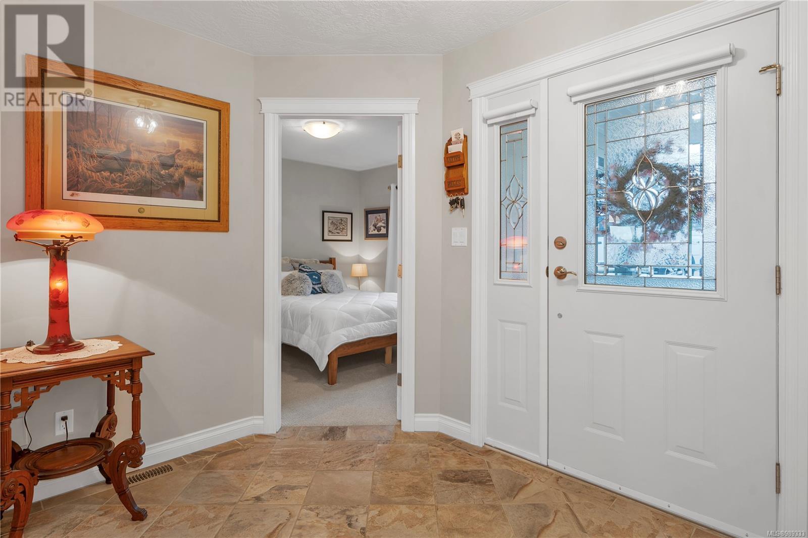 Property at 661 Eagle View Pl image 4