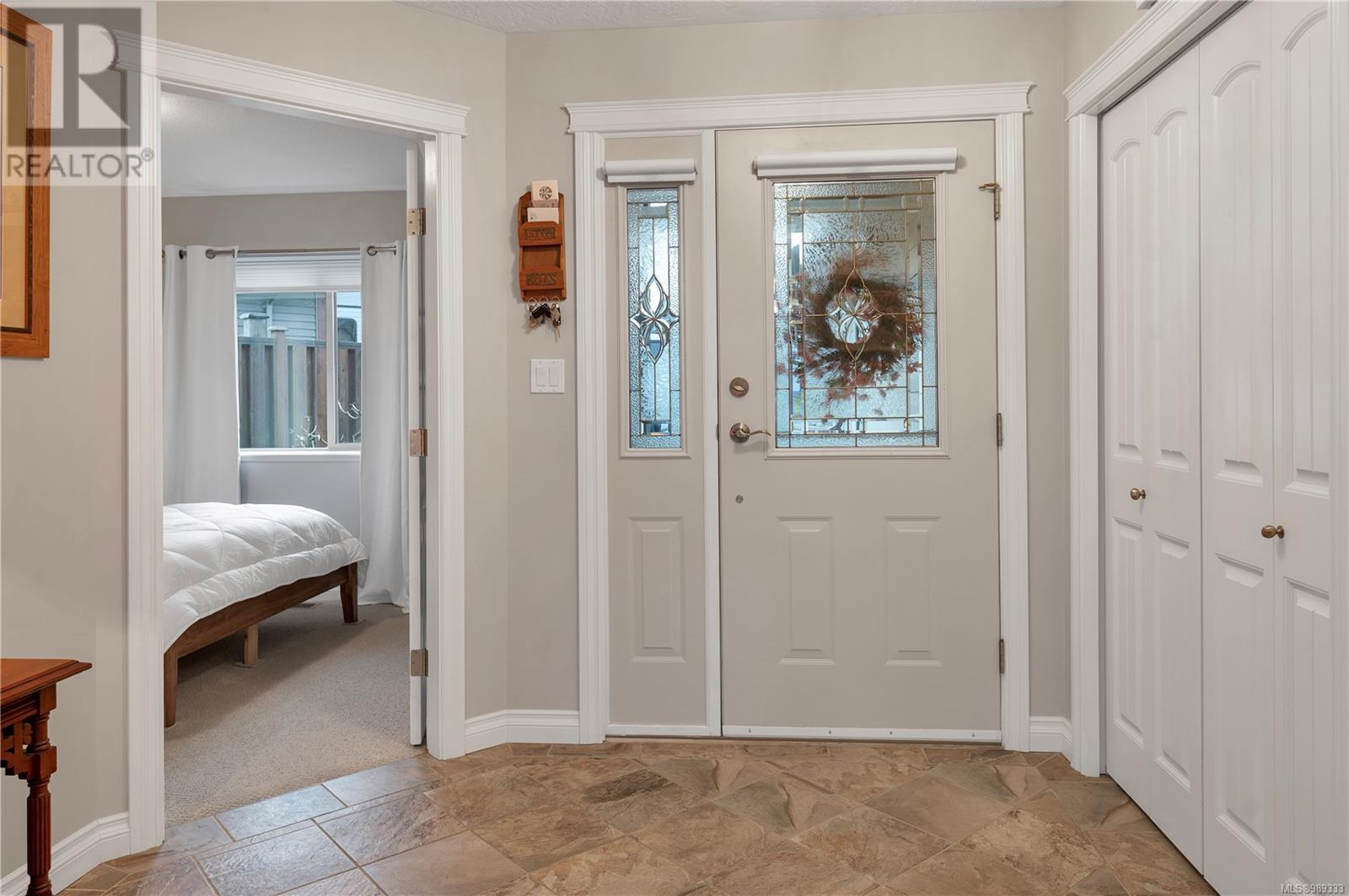 Property at 661 Eagle View Pl image 3