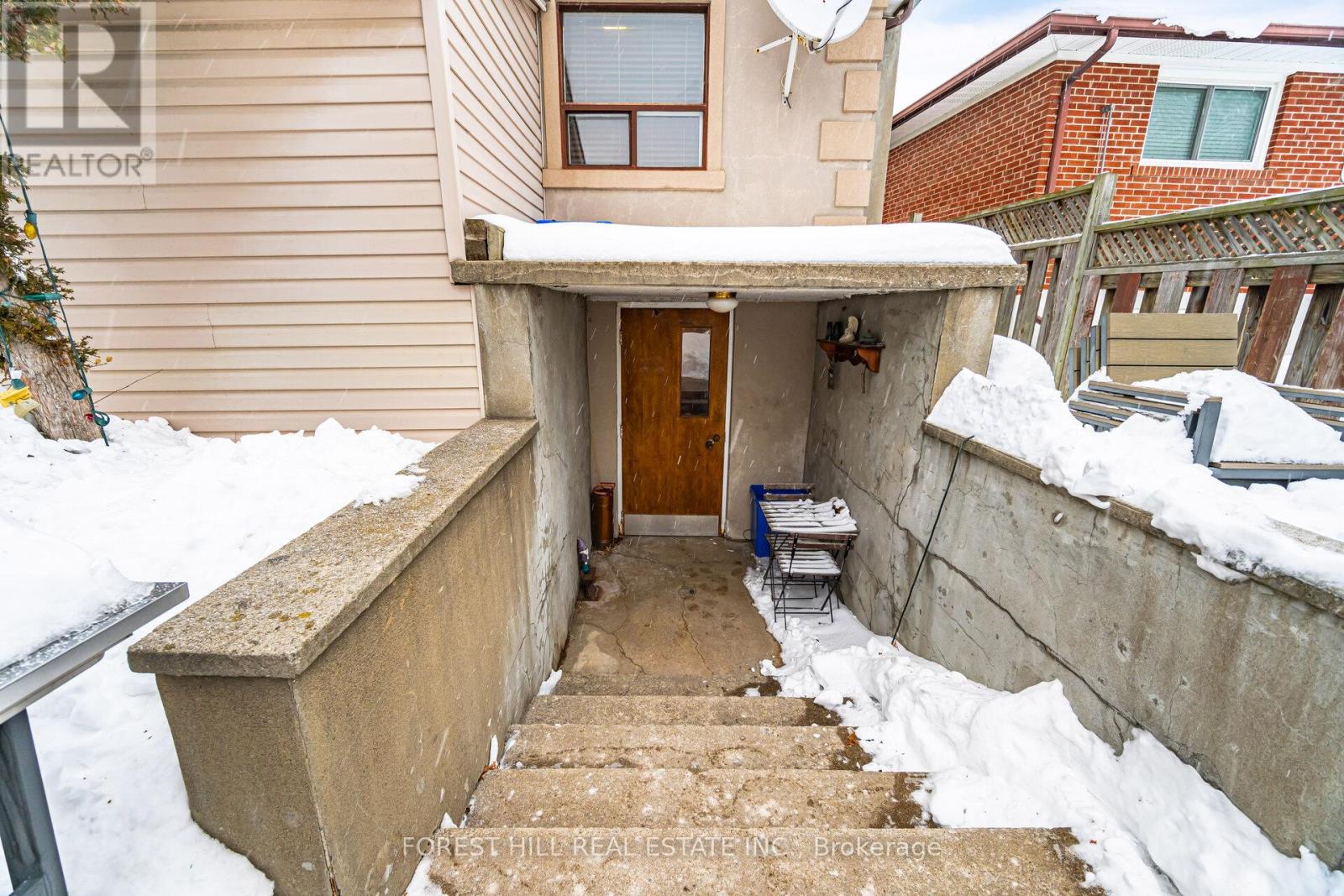 1162 Northmount Avenue, Mississauga, Ontario  L5E 1X9 - Photo 14 - W12063125
