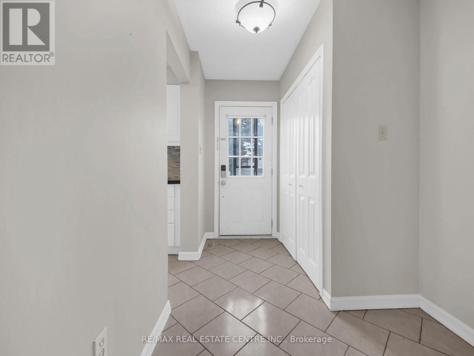 88 - 2779 Gananoque Drive, Mississauga, Ontario  L5N 2E4 - Photo 4 - W12174540