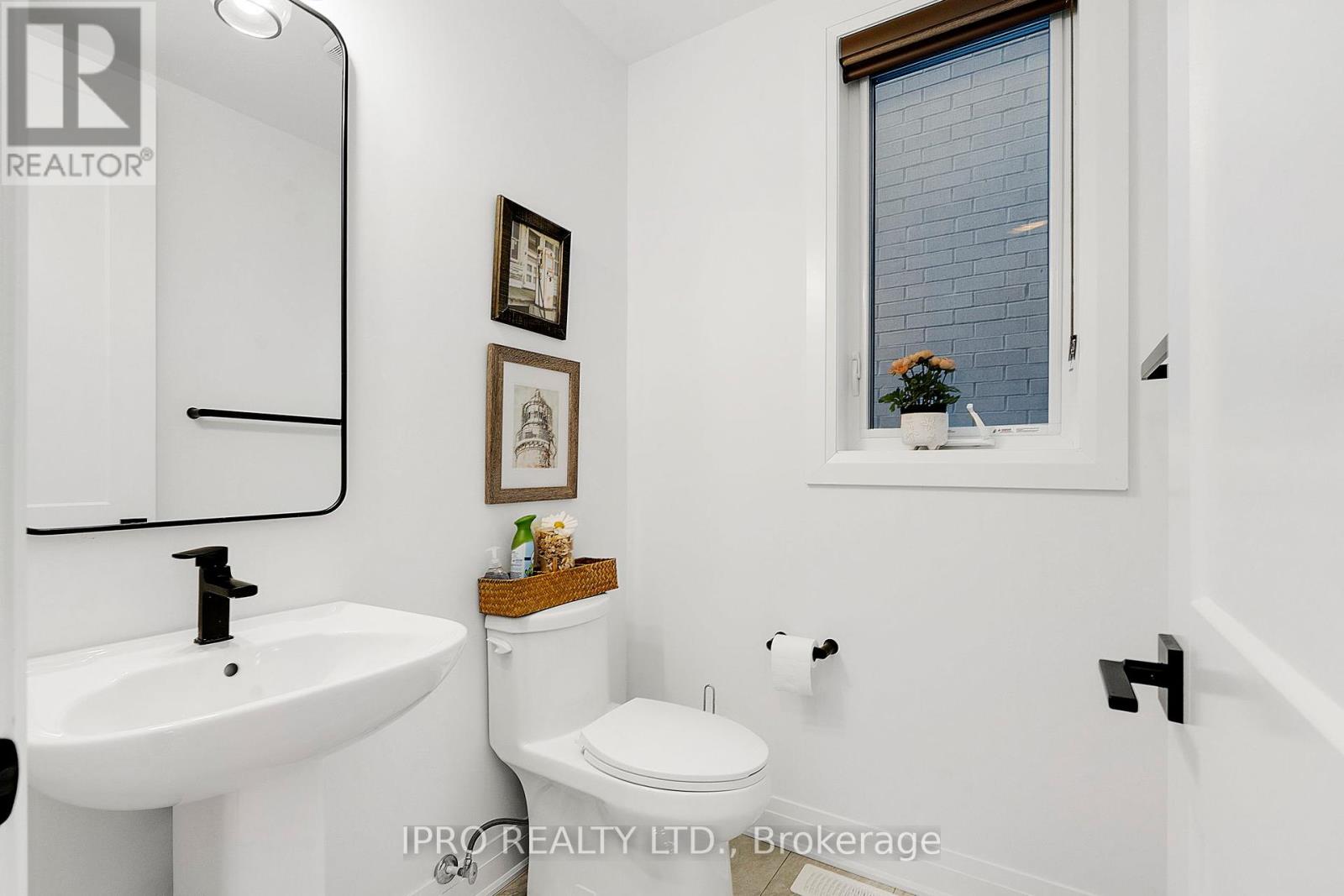 1576 Cookman Drive, Milton, Ontario  L9E 2A7 - Photo 10 - W12174557