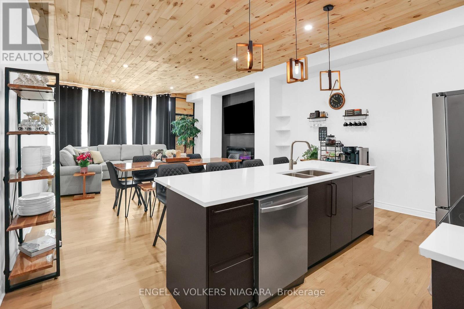 6043 Main Street, Niagara Falls, Ontario  L2G 6A1 - Photo 10 - X12174602