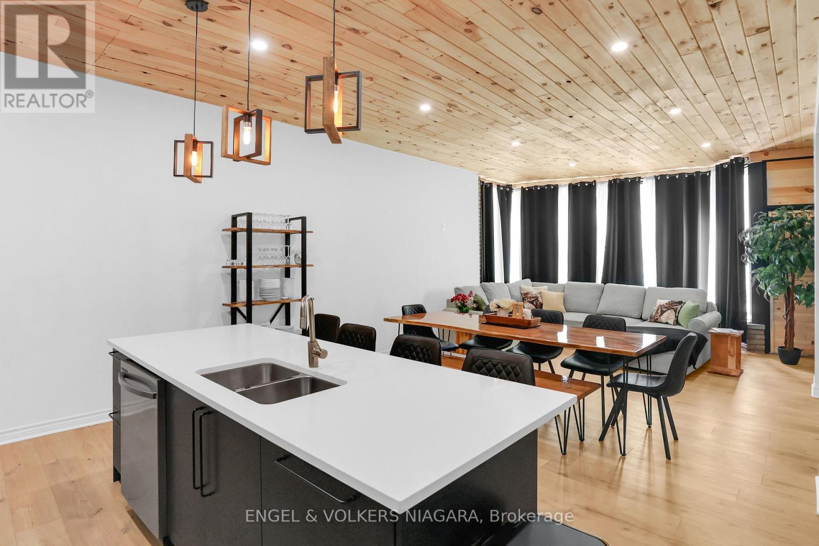 6043 Main Street, Niagara Falls, Ontario  L2G 6A1 - Photo 11 - X12174602