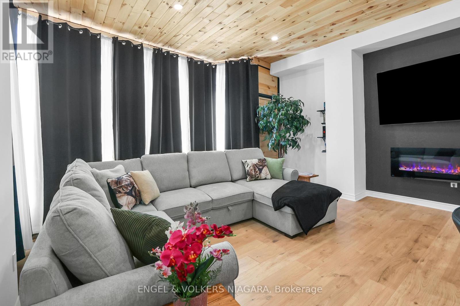 6043 Main Street, Niagara Falls, Ontario  L2G 6A1 - Photo 15 - X12174602