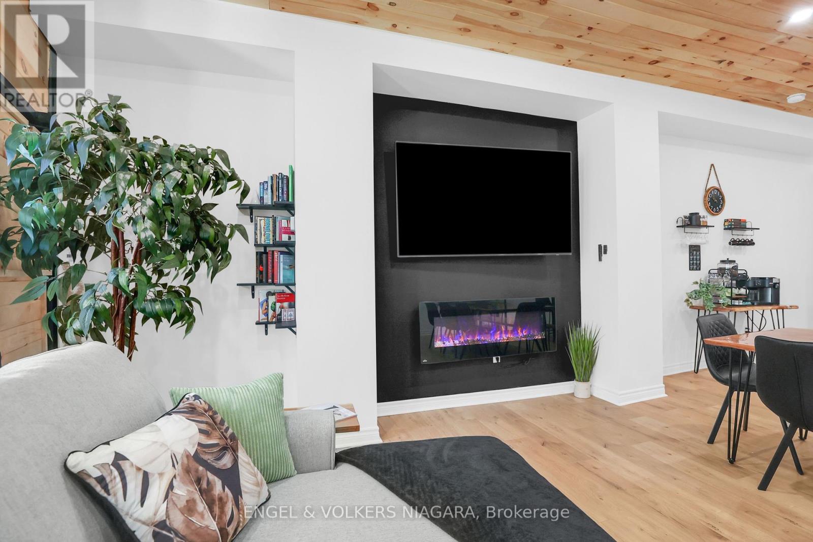 6043 Main Street, Niagara Falls, Ontario  L2G 6A1 - Photo 16 - X12174602