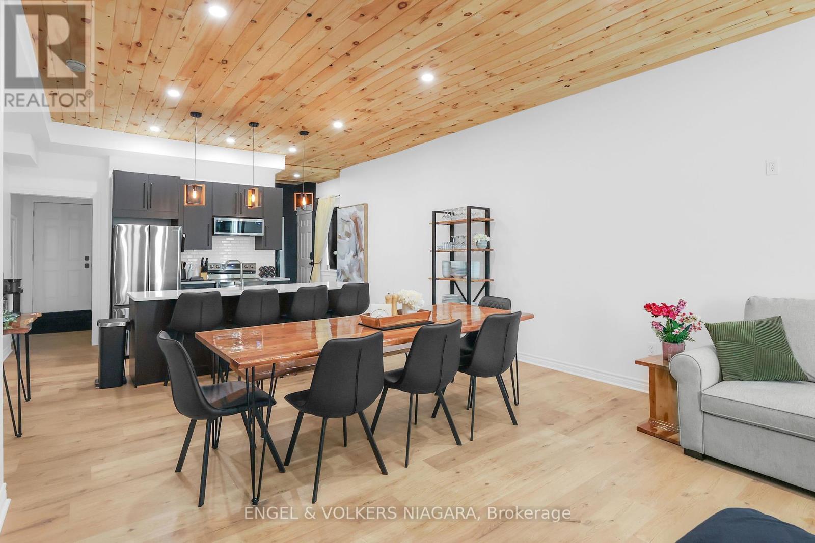 6043 Main Street, Niagara Falls, Ontario  L2G 6A1 - Photo 17 - X12174602