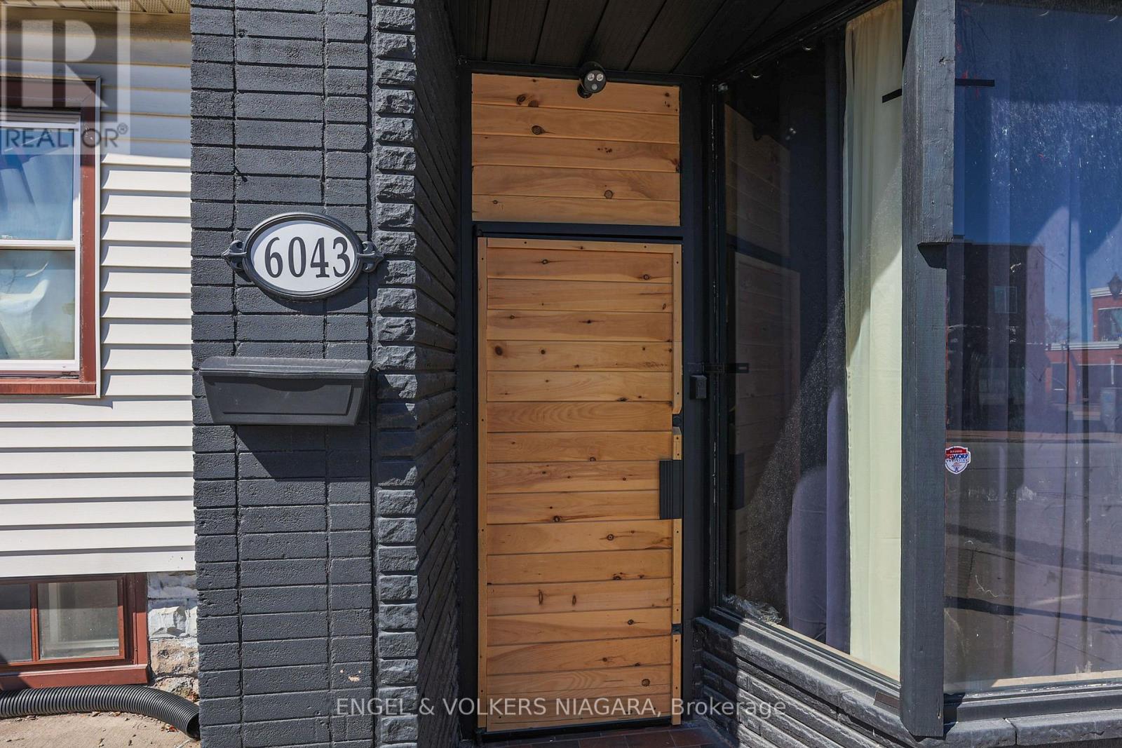 6043 Main Street, Niagara Falls, Ontario  L2G 6A1 - Photo 2 - X12174602