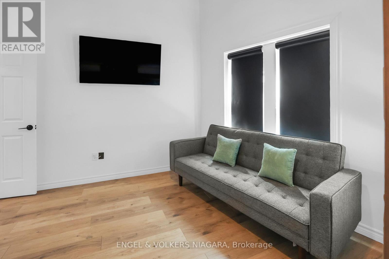 6043 Main Street, Niagara Falls, Ontario  L2G 6A1 - Photo 23 - X12174602