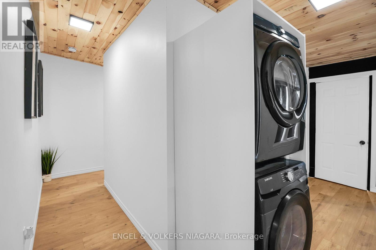 6043 Main Street, Niagara Falls, Ontario  L2G 6A1 - Photo 29 - X12174602