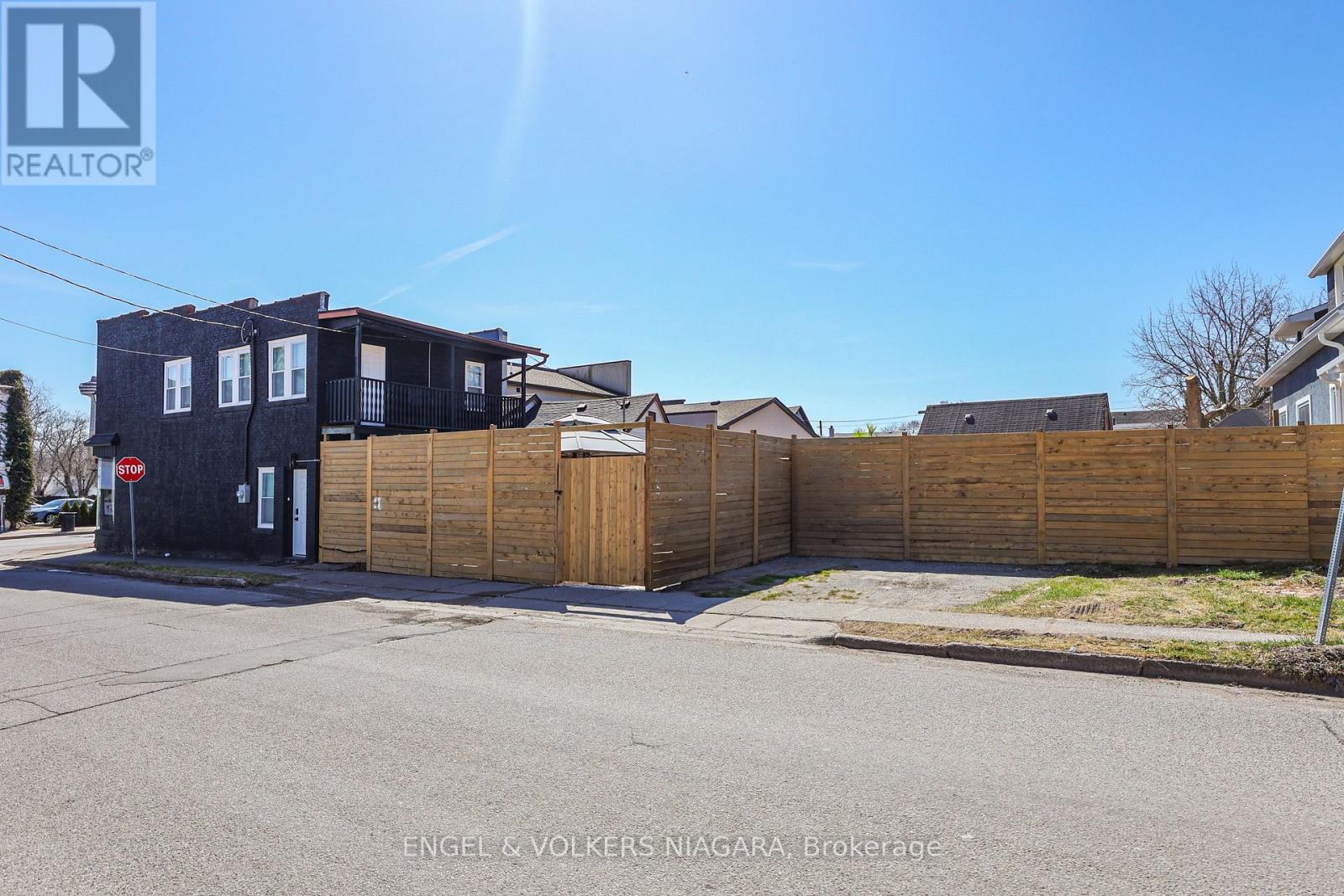 6043 Main Street, Niagara Falls, Ontario  L2G 6A1 - Photo 4 - X12174602