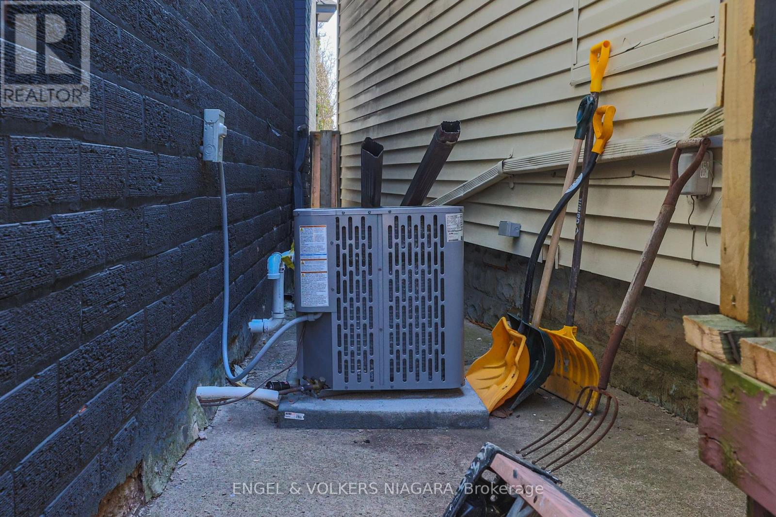 6043 Main Street, Niagara Falls, Ontario  L2G 6A1 - Photo 42 - X12174602