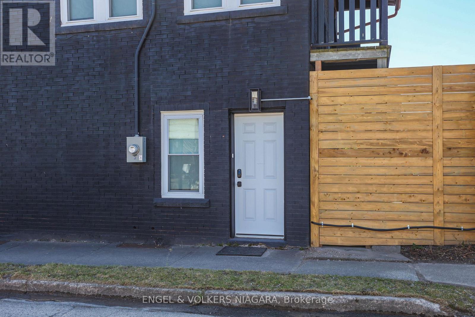 6043 Main Street, Niagara Falls, Ontario  L2G 6A1 - Photo 5 - X12174602