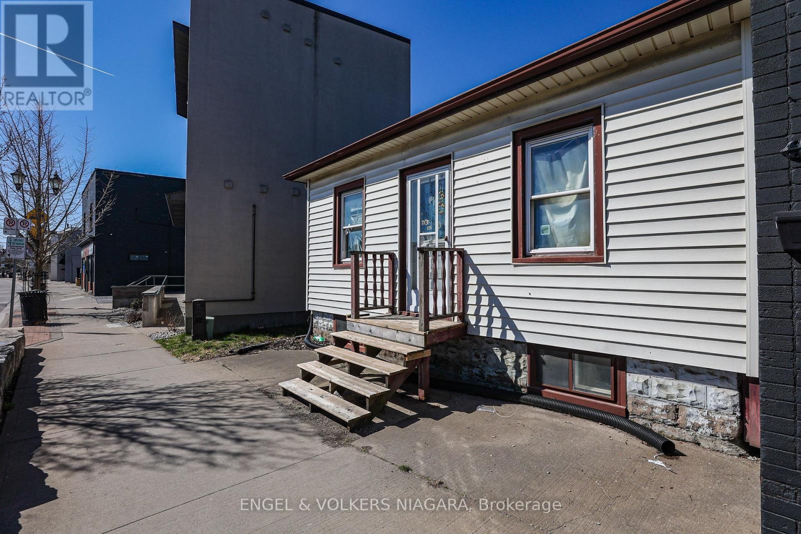 6043 Main Street, Niagara Falls, Ontario  L2G 6A1 - Photo 6 - X12174602