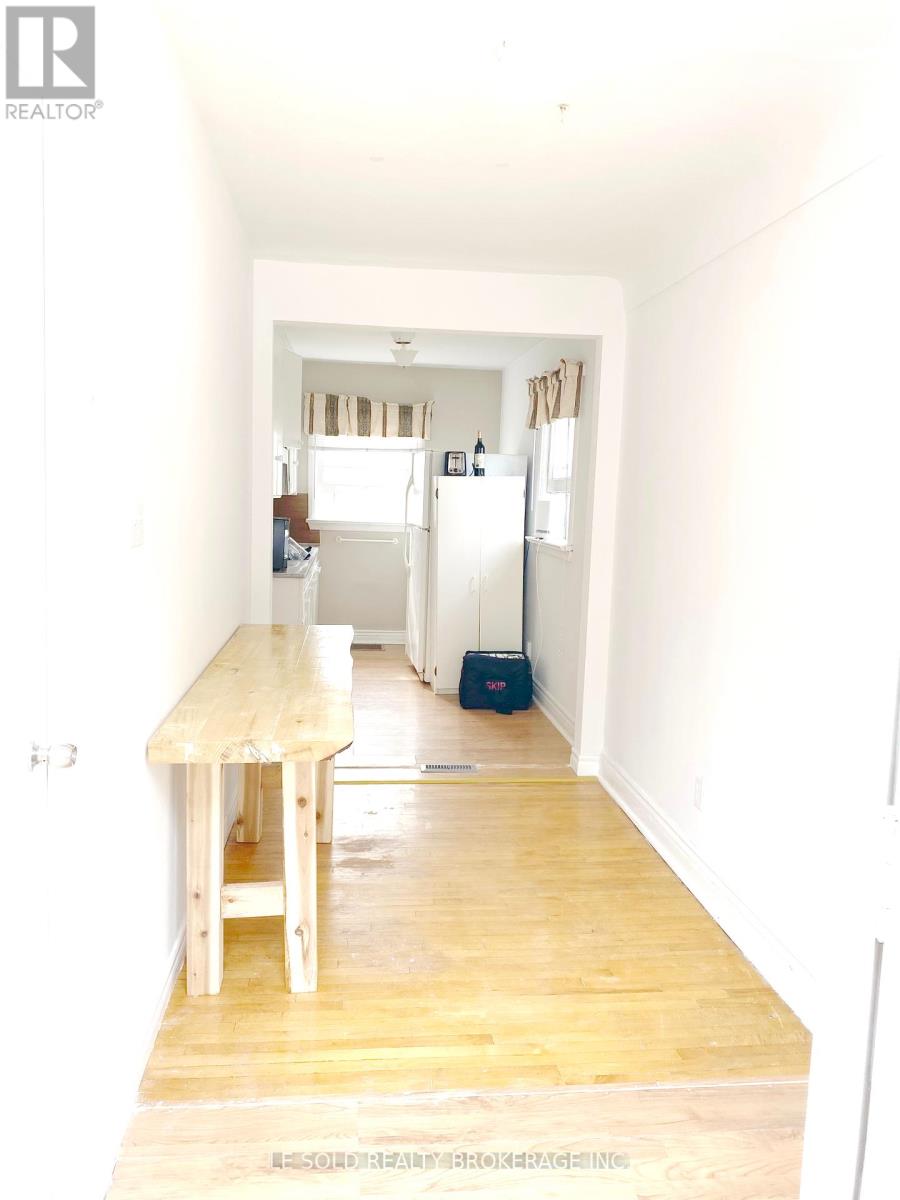 Upper Rm1 - 112 Leland Street, Hamilton, Ontario  L8S 3A2 - Photo 4 - X12165060