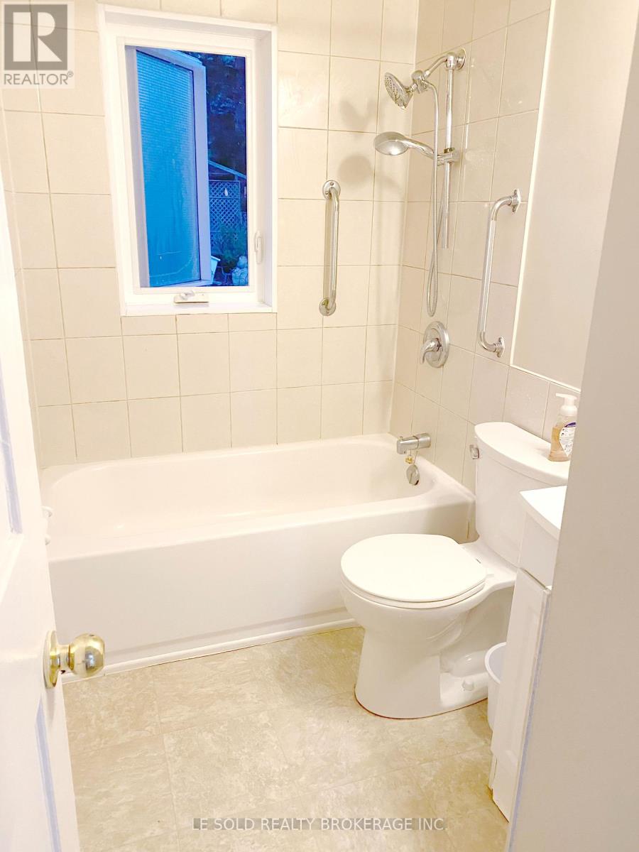 Upper Rm1 - 112 Leland Street, Hamilton, Ontario  L8S 3A2 - Photo 8 - X12165060