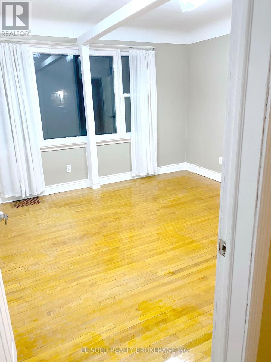 Upper Rm1 - 112 Leland Street, Hamilton, Ontario  L8S 3A2 - Photo 6 - X12165060