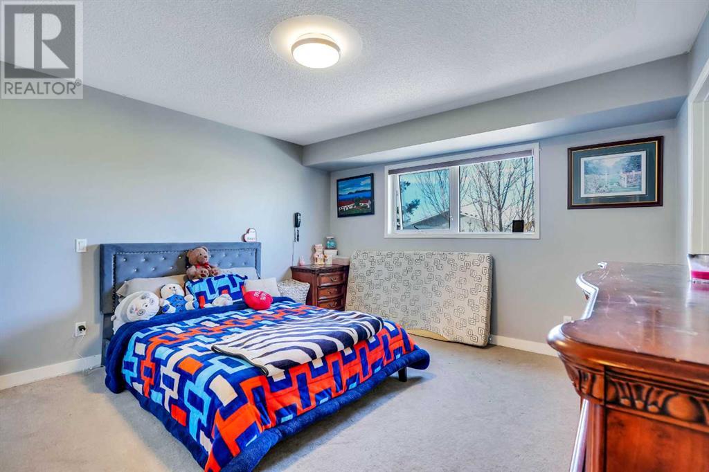 52 Martinglen Place Ne, Calgary, Alberta  T3J 3J1 - Photo 14 - A2192346