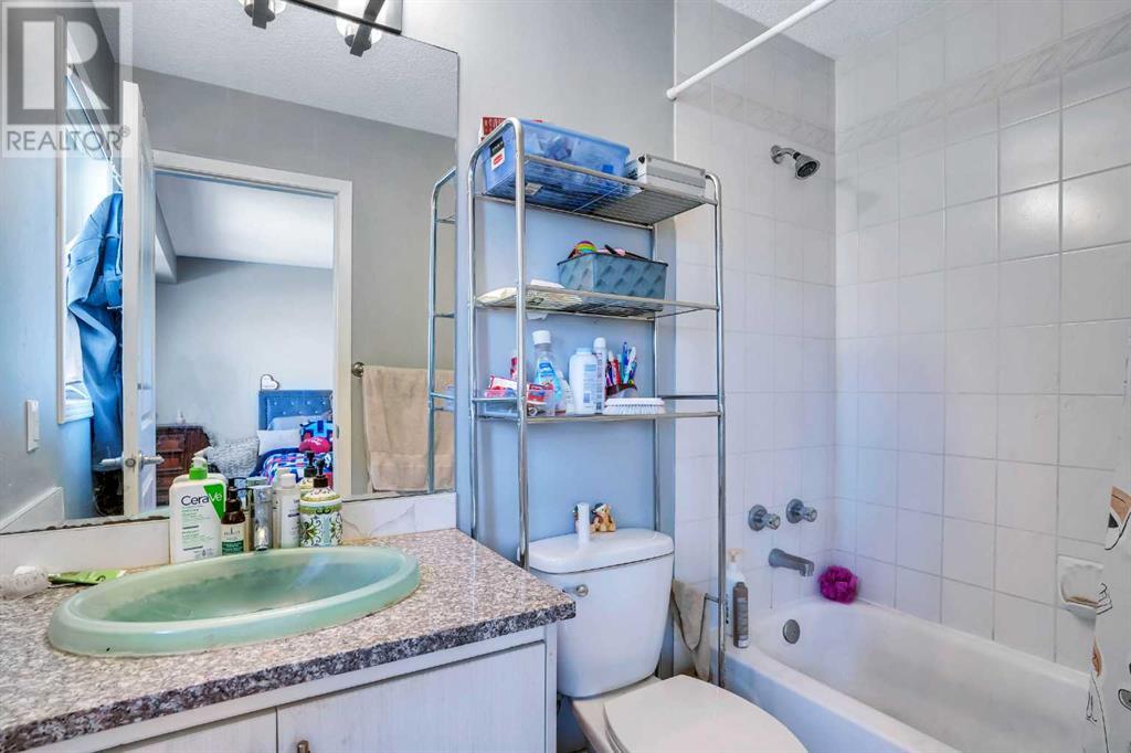 52 Martinglen Place Ne, Calgary, Alberta  T3J 3J1 - Photo 17 - A2192346