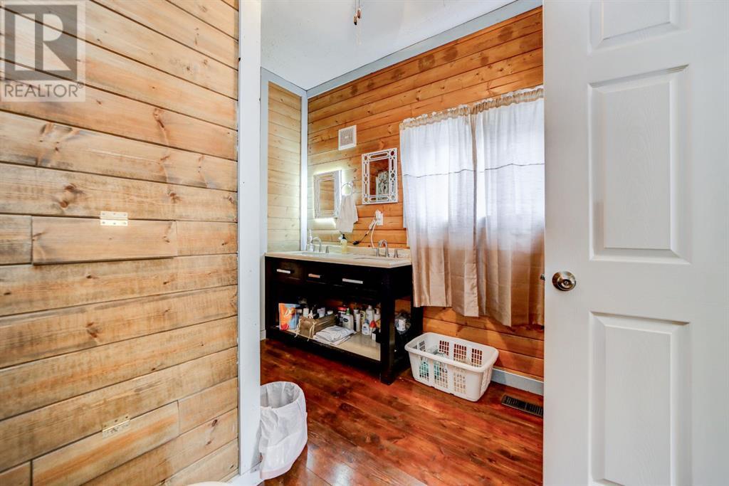 13242 17 Avenue, Blairmore, Alberta  T0K 0E0 - Photo 19 - A2224225
