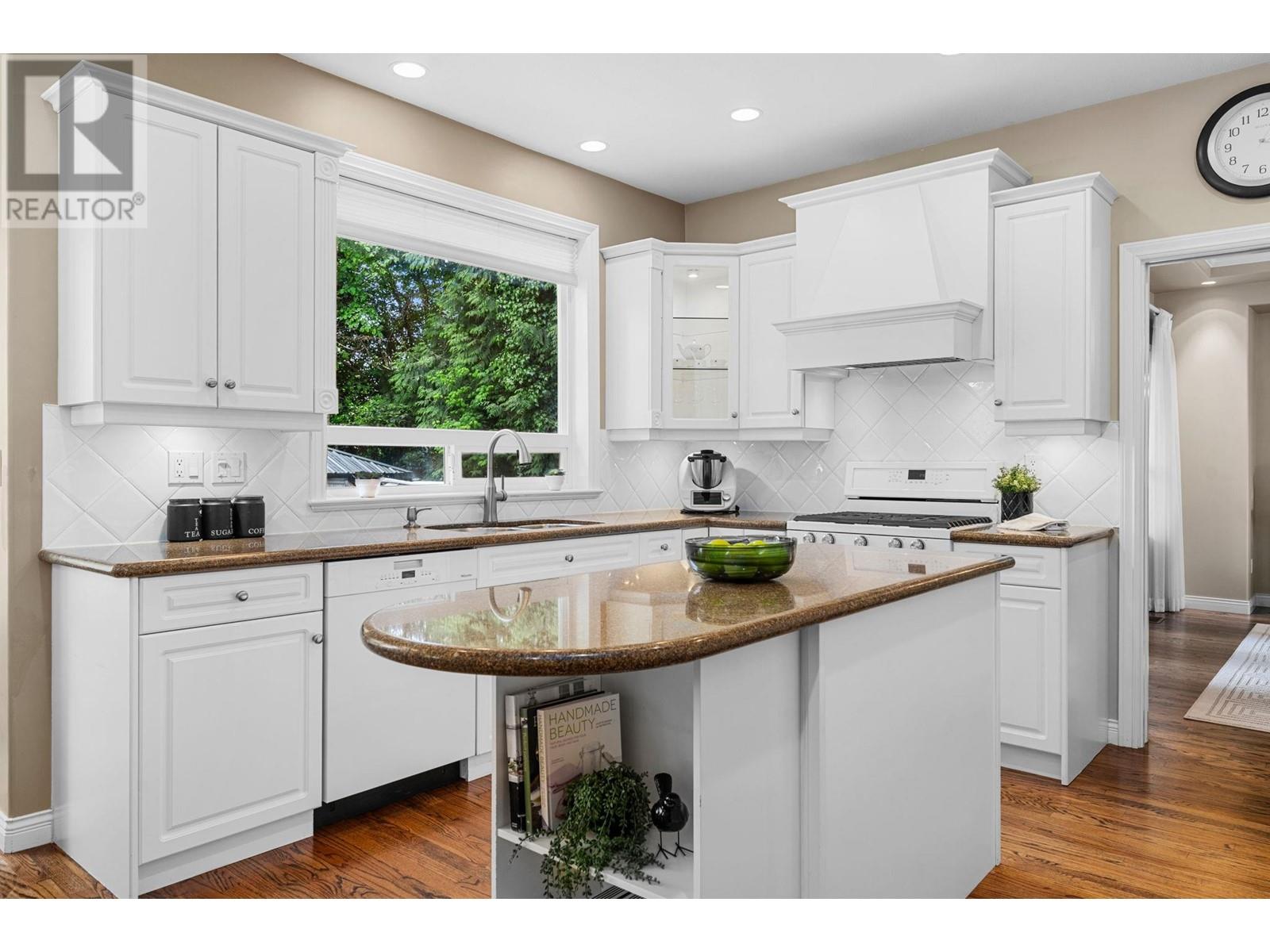 905 Porter Street, Coquitlam, British Columbia  V3J 5B9 - Photo 10 - R3006891