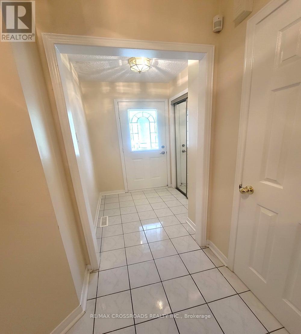 5483 Cosmic Crescent, Mississauga, Ontario  L4Z 3R8 - Photo 3 - W12174578