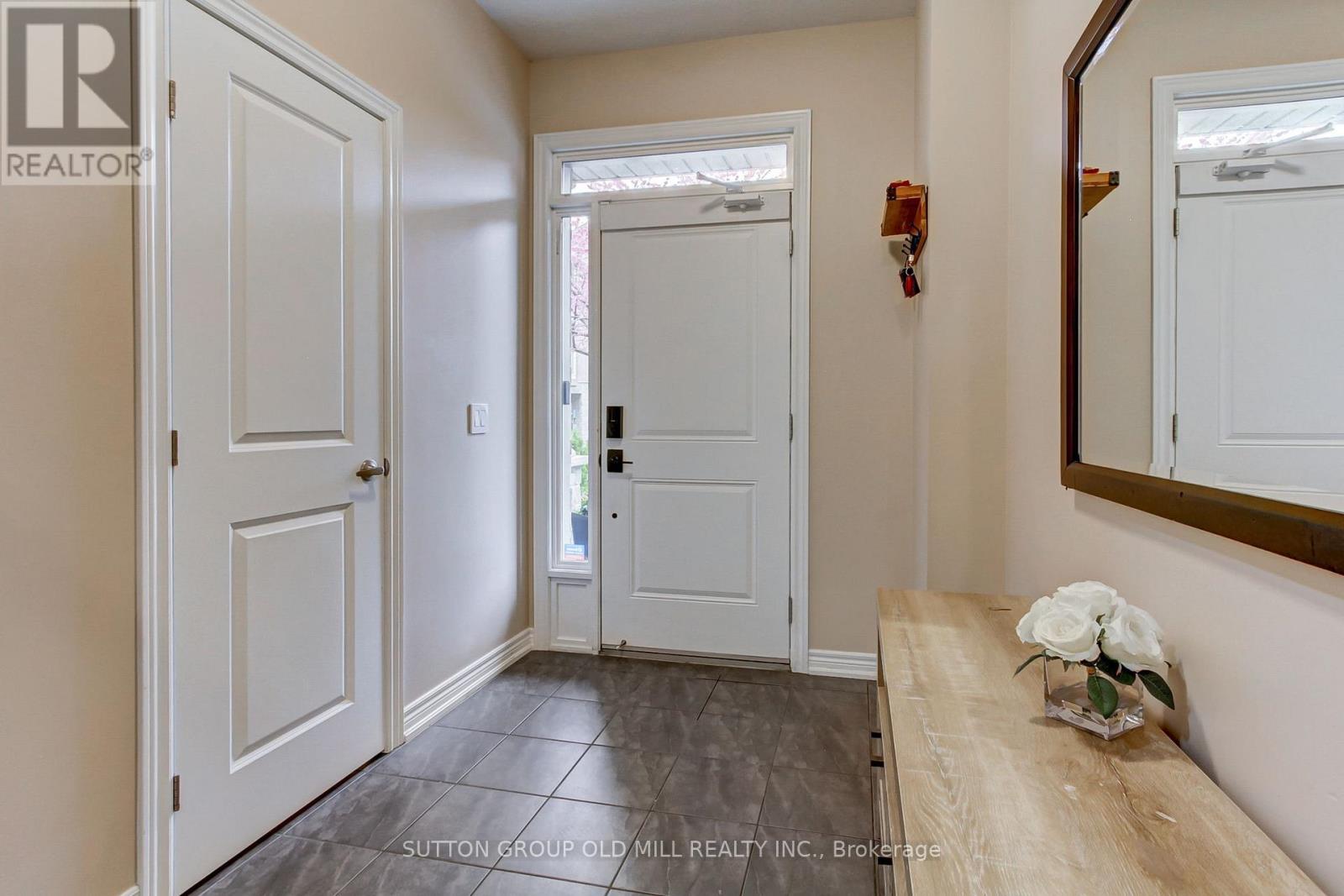 53 Southshore Crescent, Hamilton (Stoney Creek), Ontario  L8E 0J3 - Photo 8 - X12167081