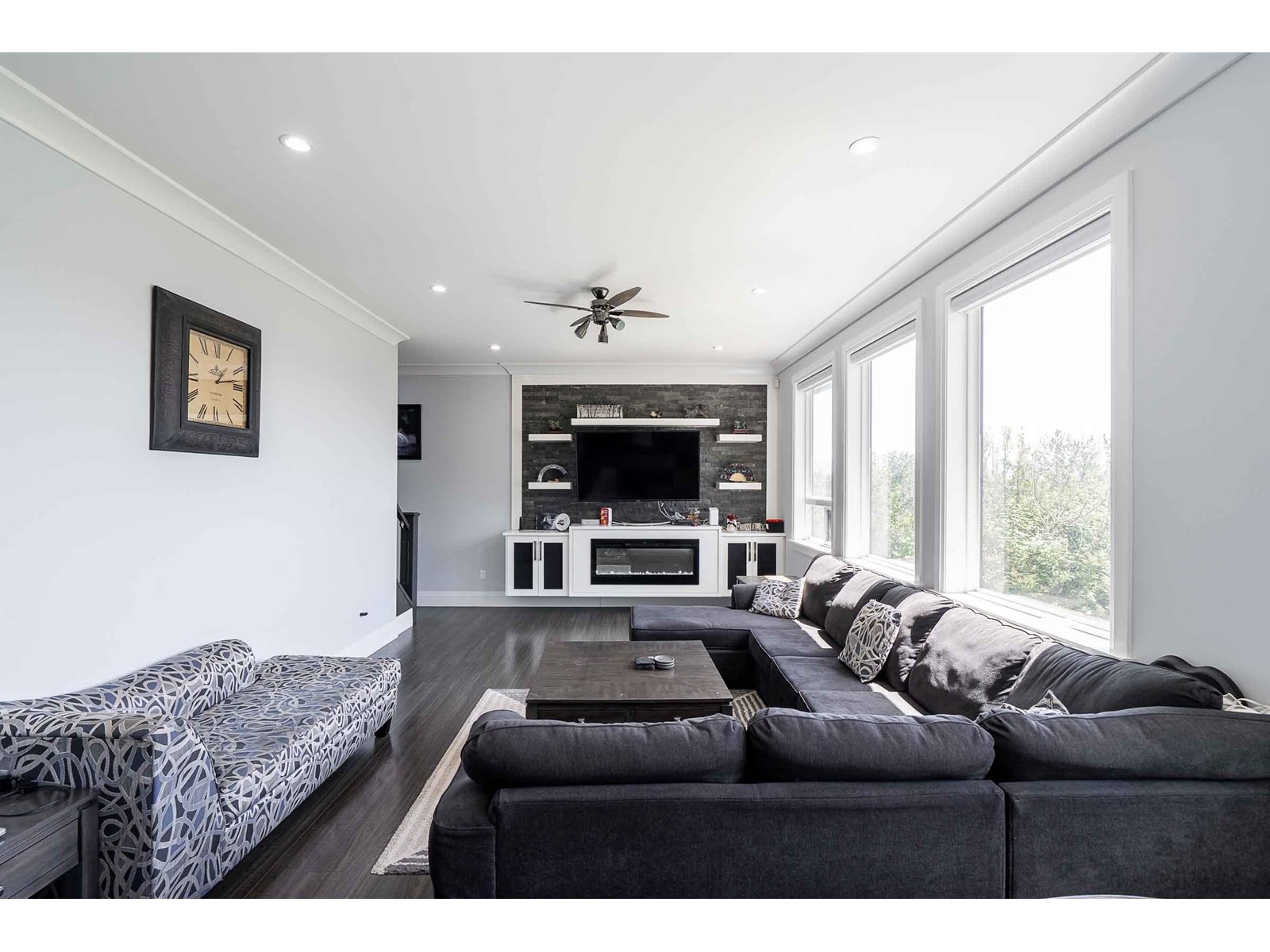 Property at 28422 FRASER HIGHWAY image 4