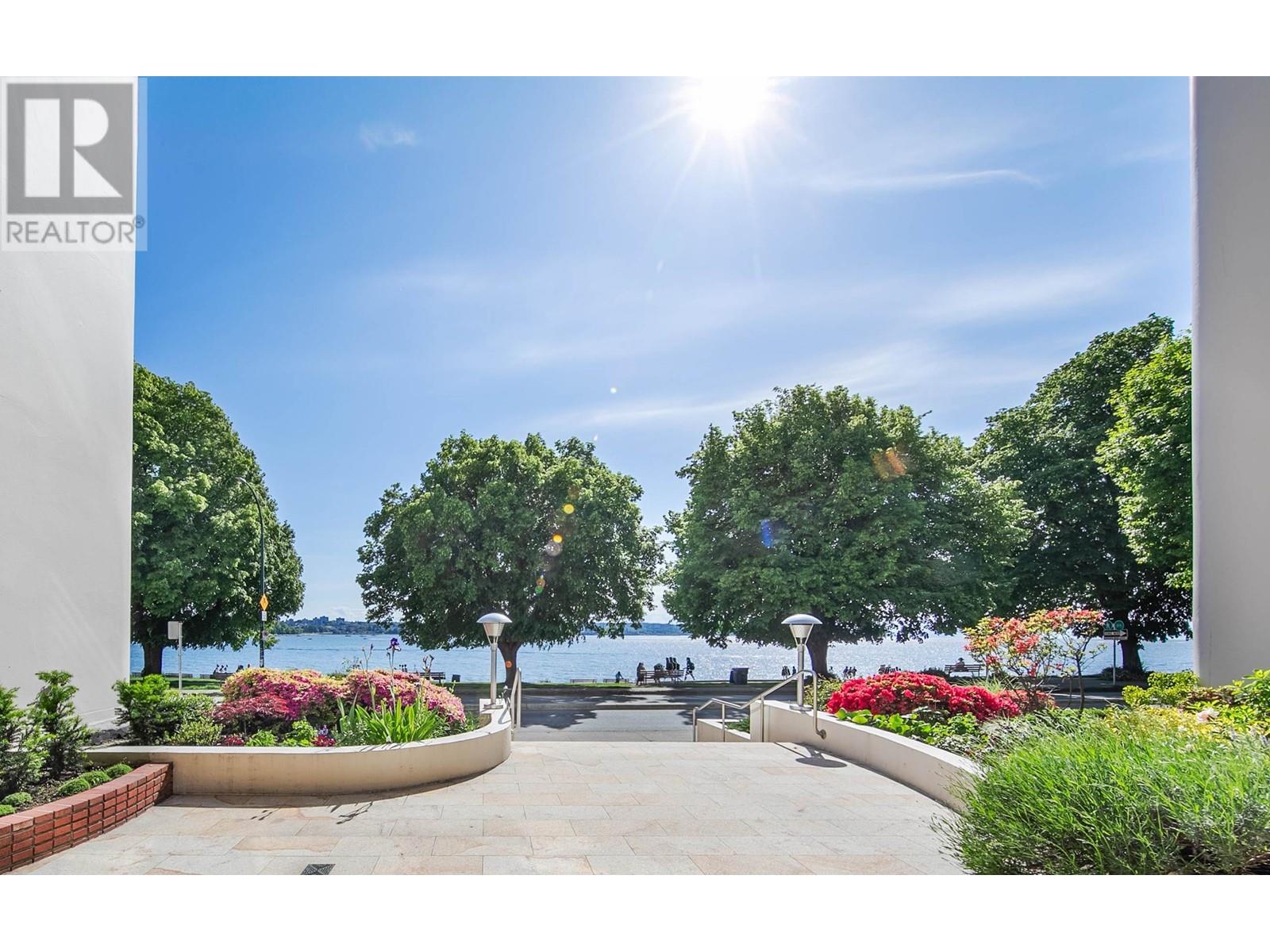 301 1949 BEACH AVENUE, Vancouver, British Columbia