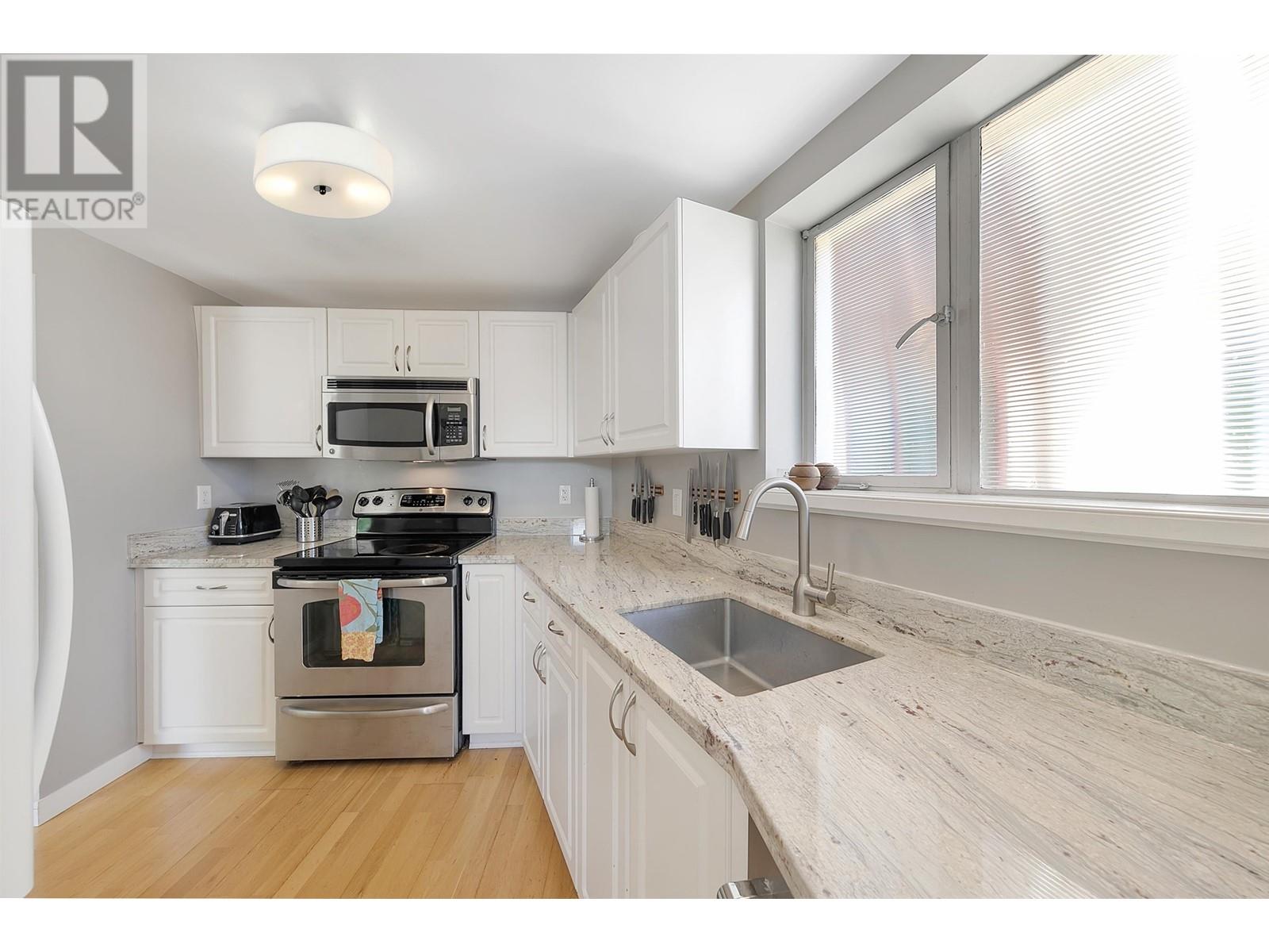 301 1949 Beach Avenue, Vancouver, British Columbia  V6G 1Z2 - Photo 10 - R3007356