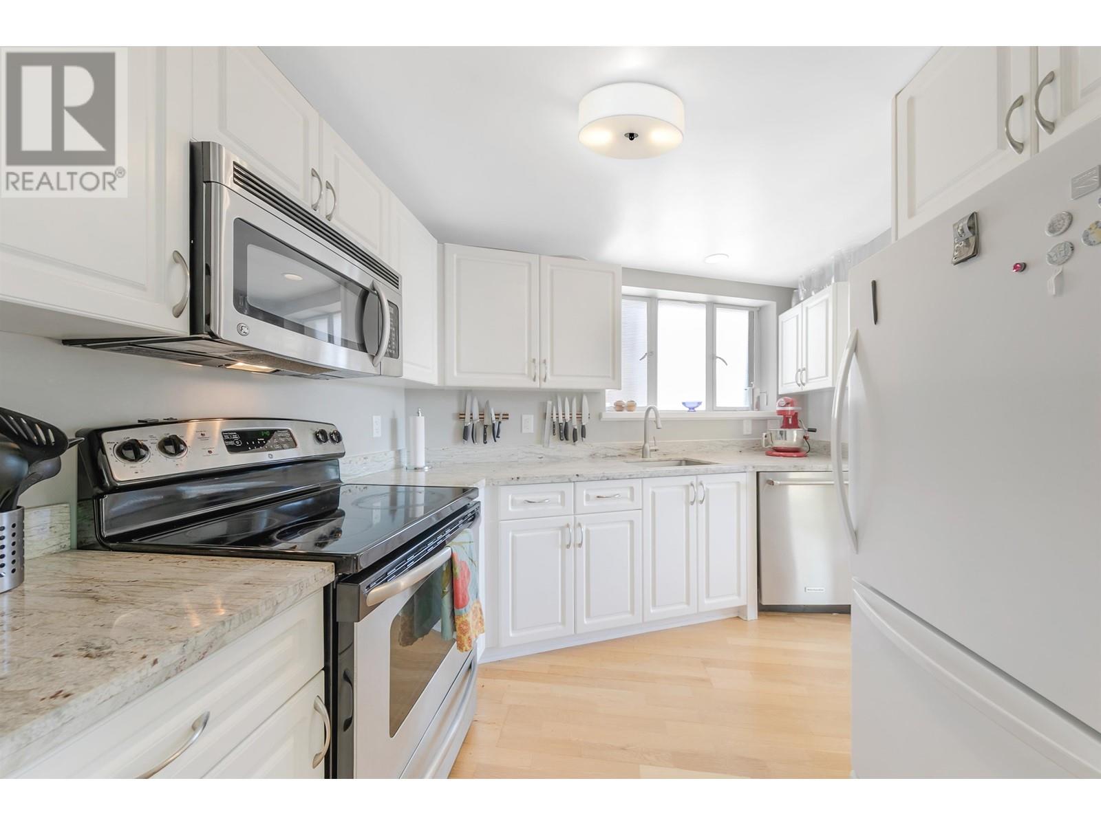 301 1949 Beach Avenue, Vancouver, British Columbia  V6G 1Z2 - Photo 11 - R3007356