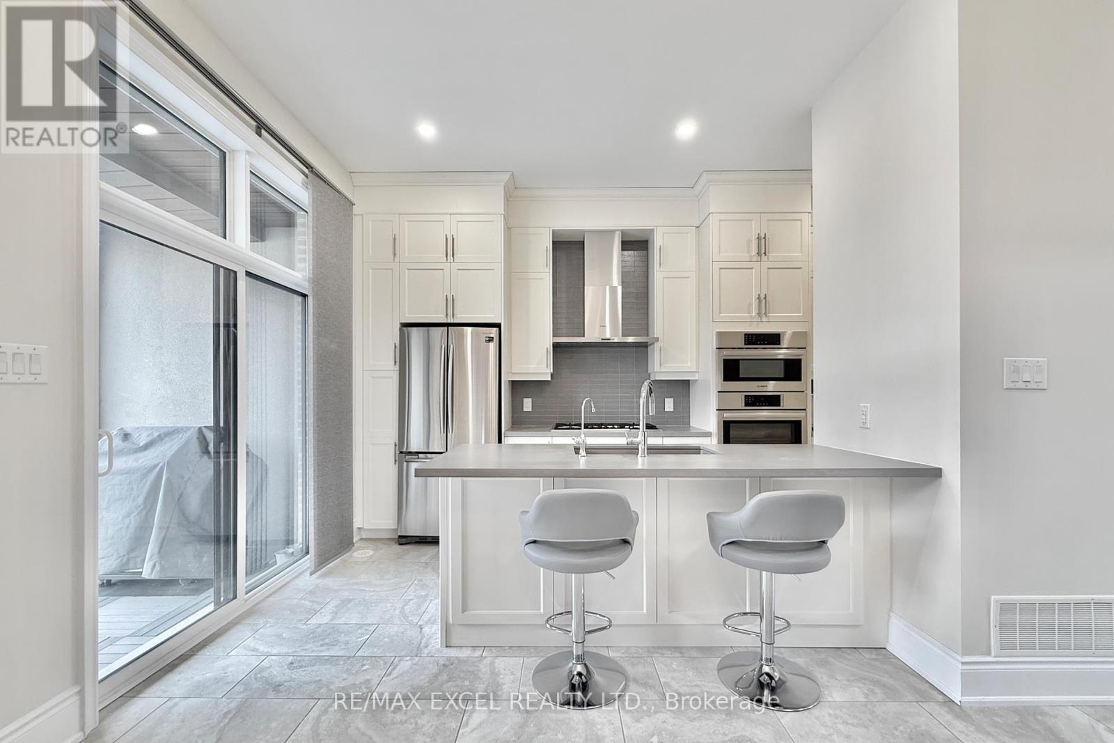 12 Aylin Crescent, Vaughan, Ontario  L6A 4Z8 - Photo 8 - N12173157