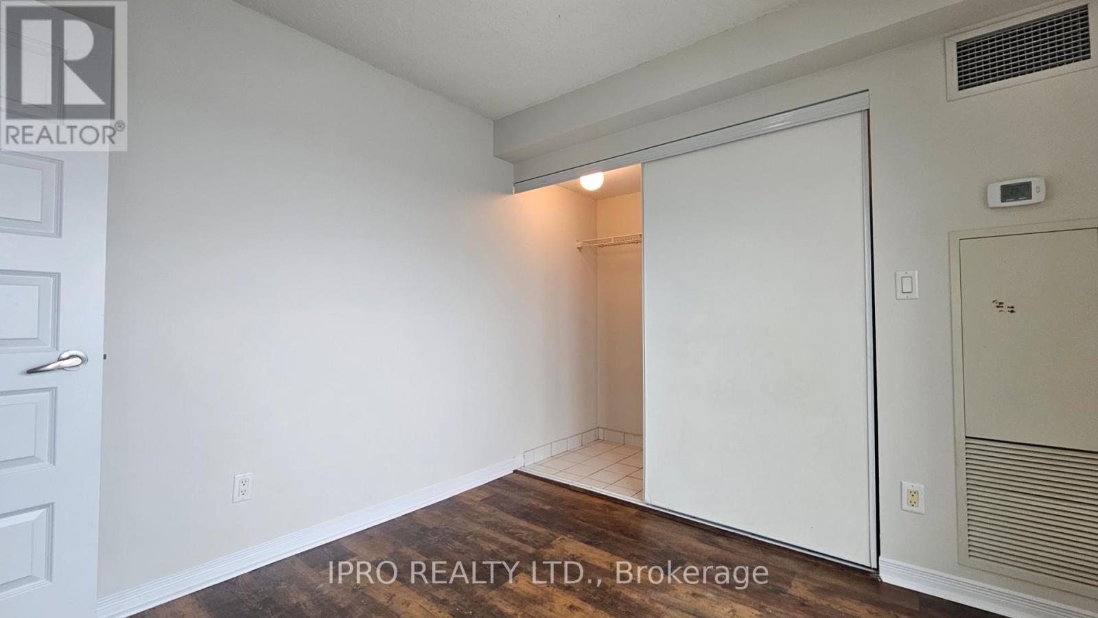 2001 - 215 Queen Street E, Brampton (Queen Street Corridor), Ontario  L4W 0A9 - Photo 14 - W12172143