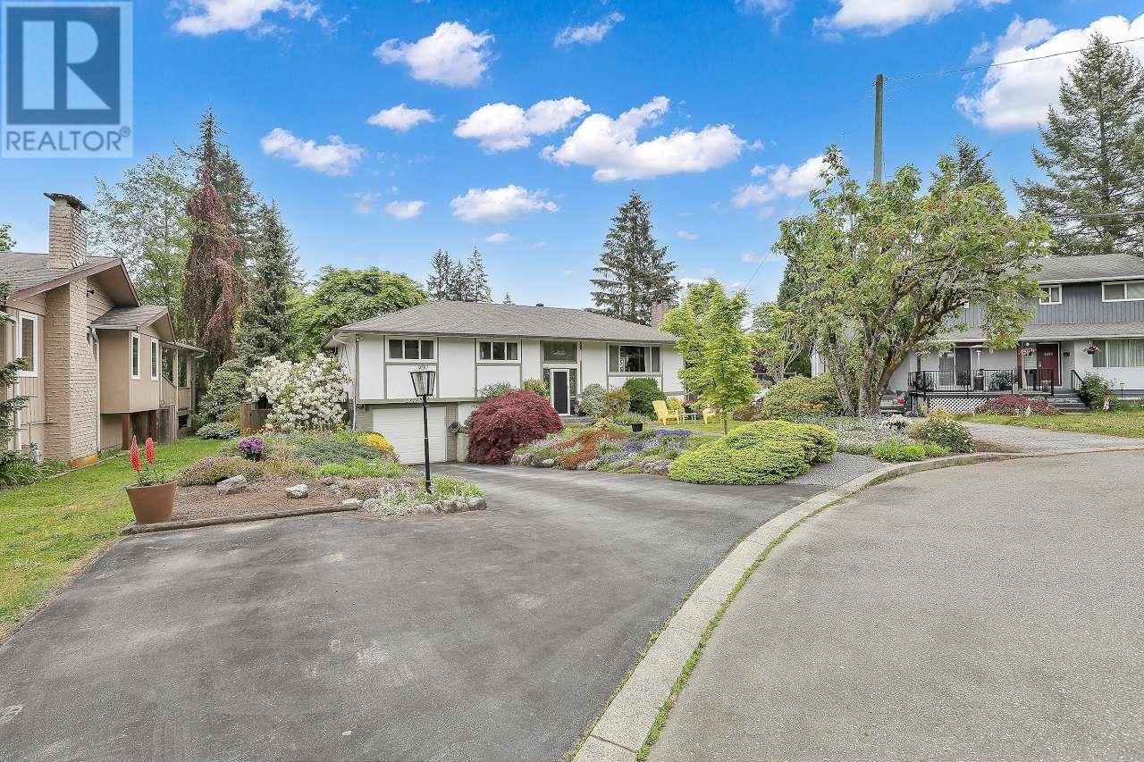 Property at 2313 VISTA COURT image 2