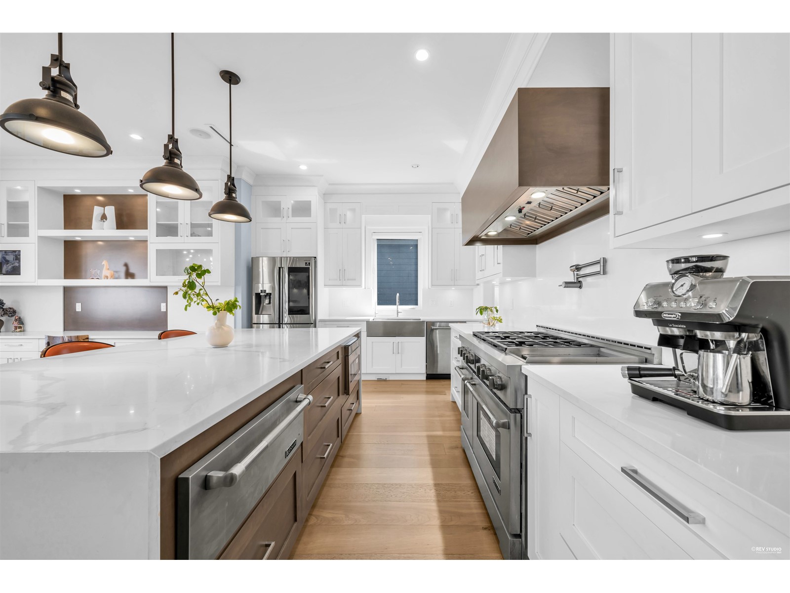 Property at 14139 16 AVENUE image 4