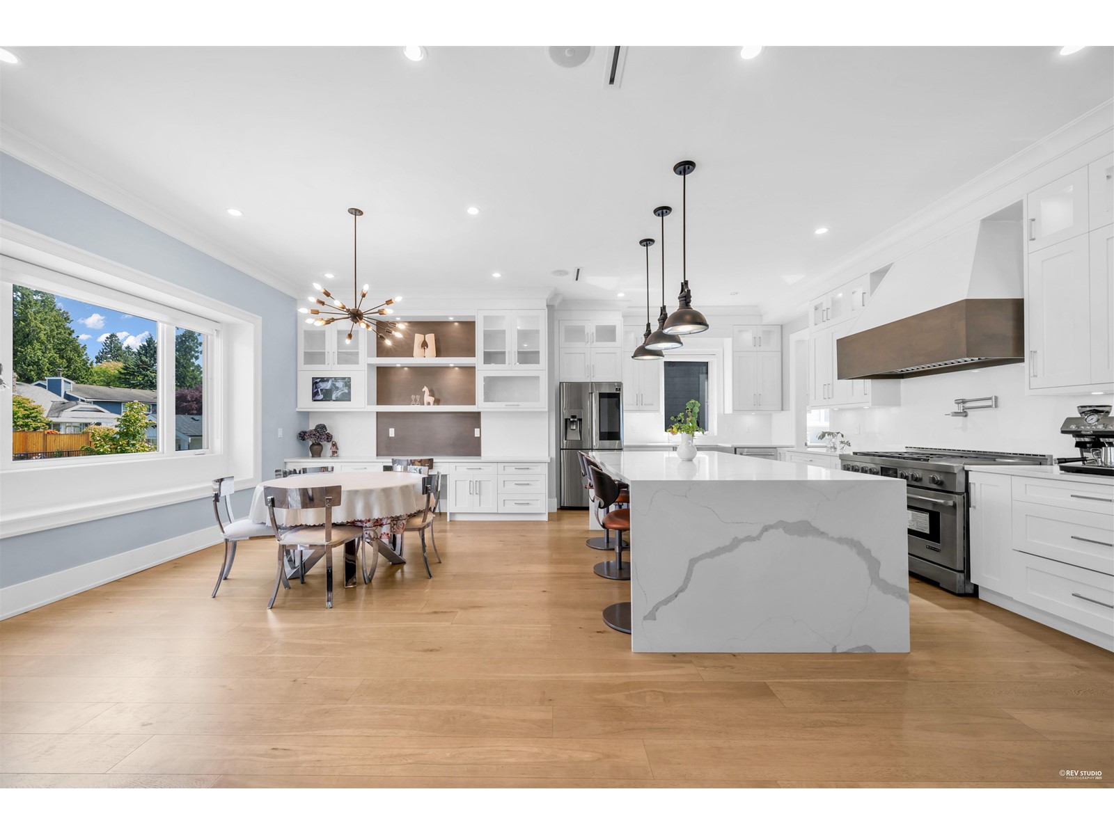 Property at 14139 16 AVENUE image 2